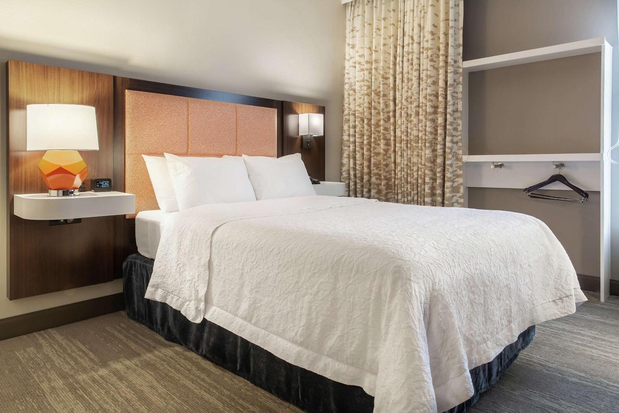 Hotel Hampton 3*